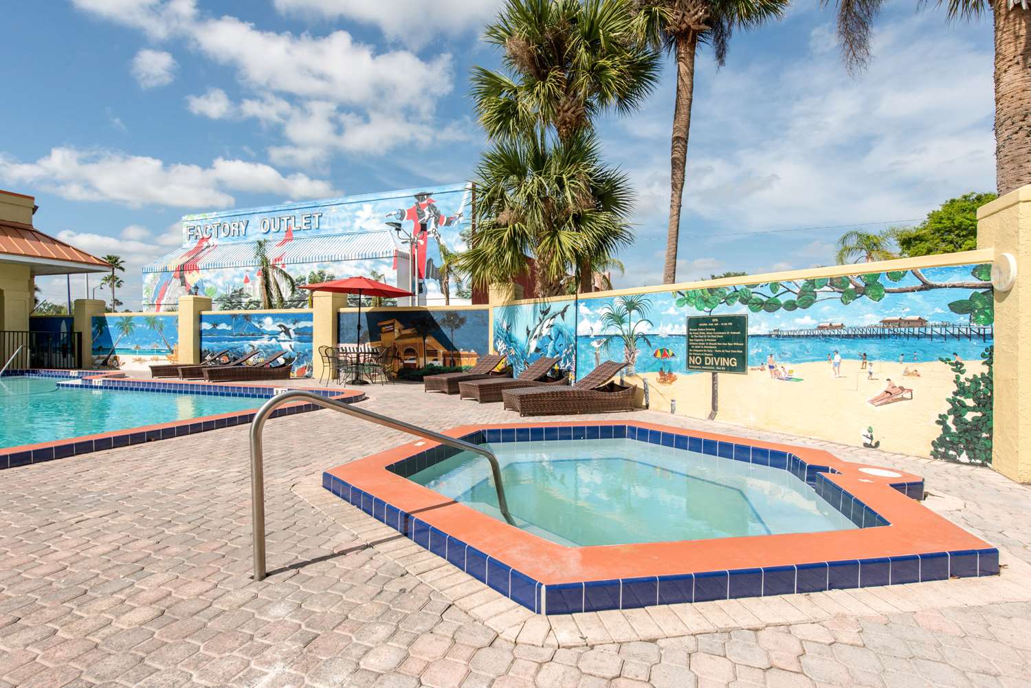 Clarion Inn and Suites Kissimmee Lake Buena Vista South 16/26