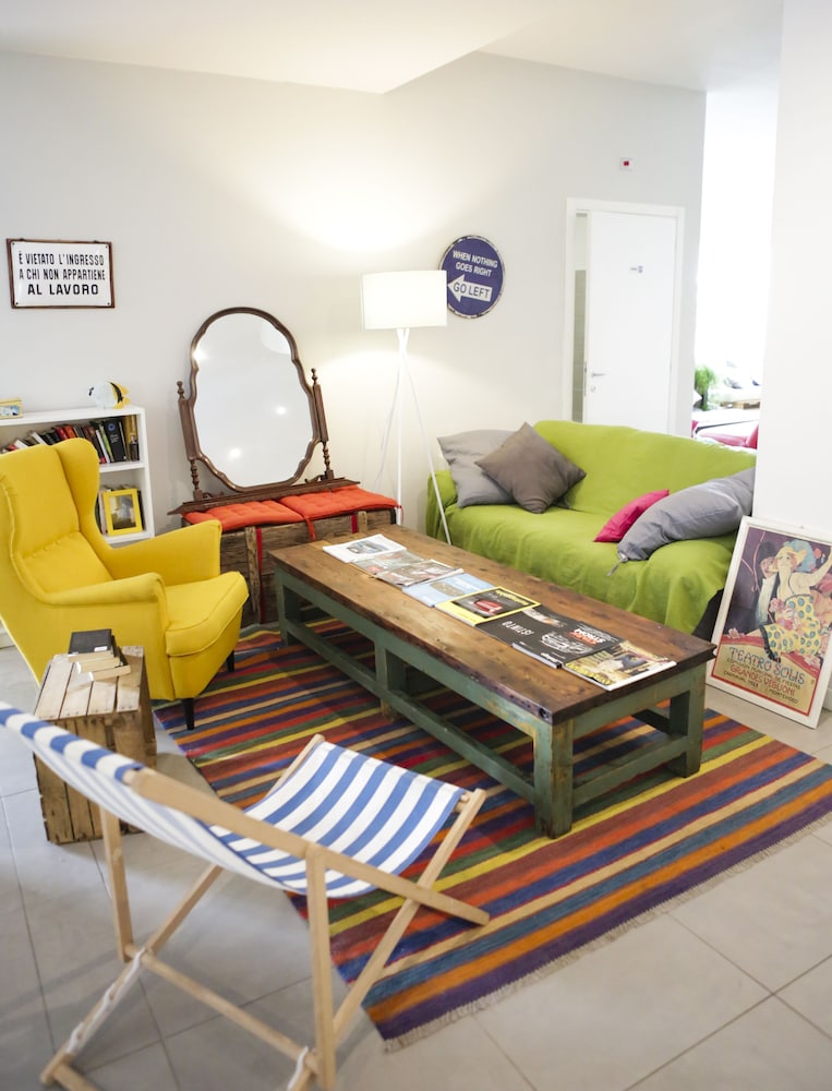 Meet Gardalake Hostel 25/50
