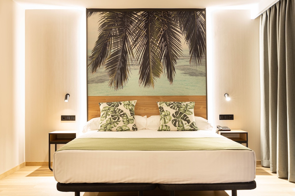 PREMIUM, POOL VIEW, TERRACE