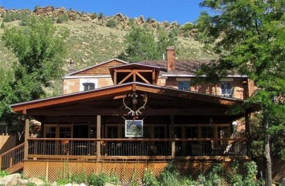 Cliff House Lodge Bed and Breakfast 4/72