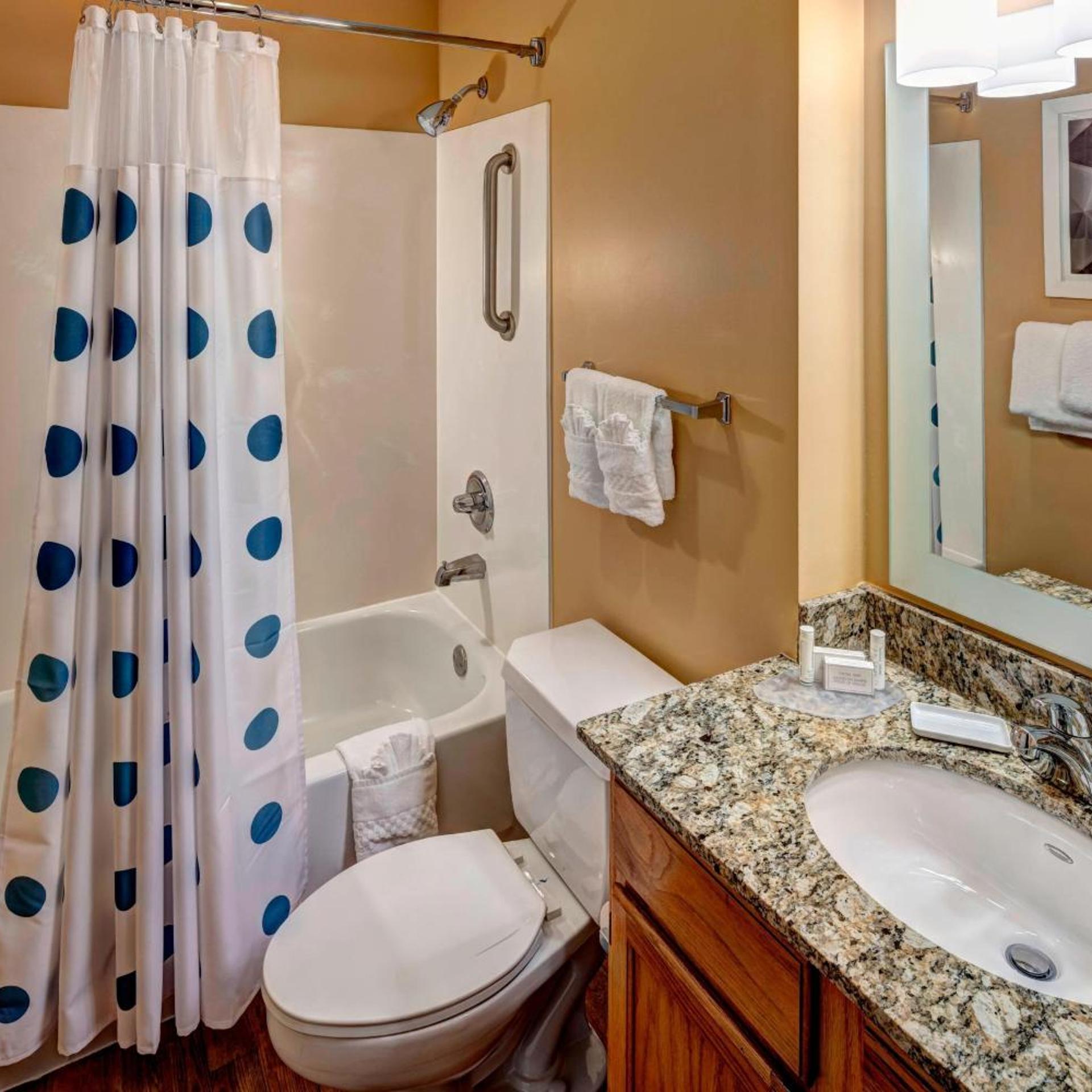 2 Bedrooms, Suite, Queen Bed