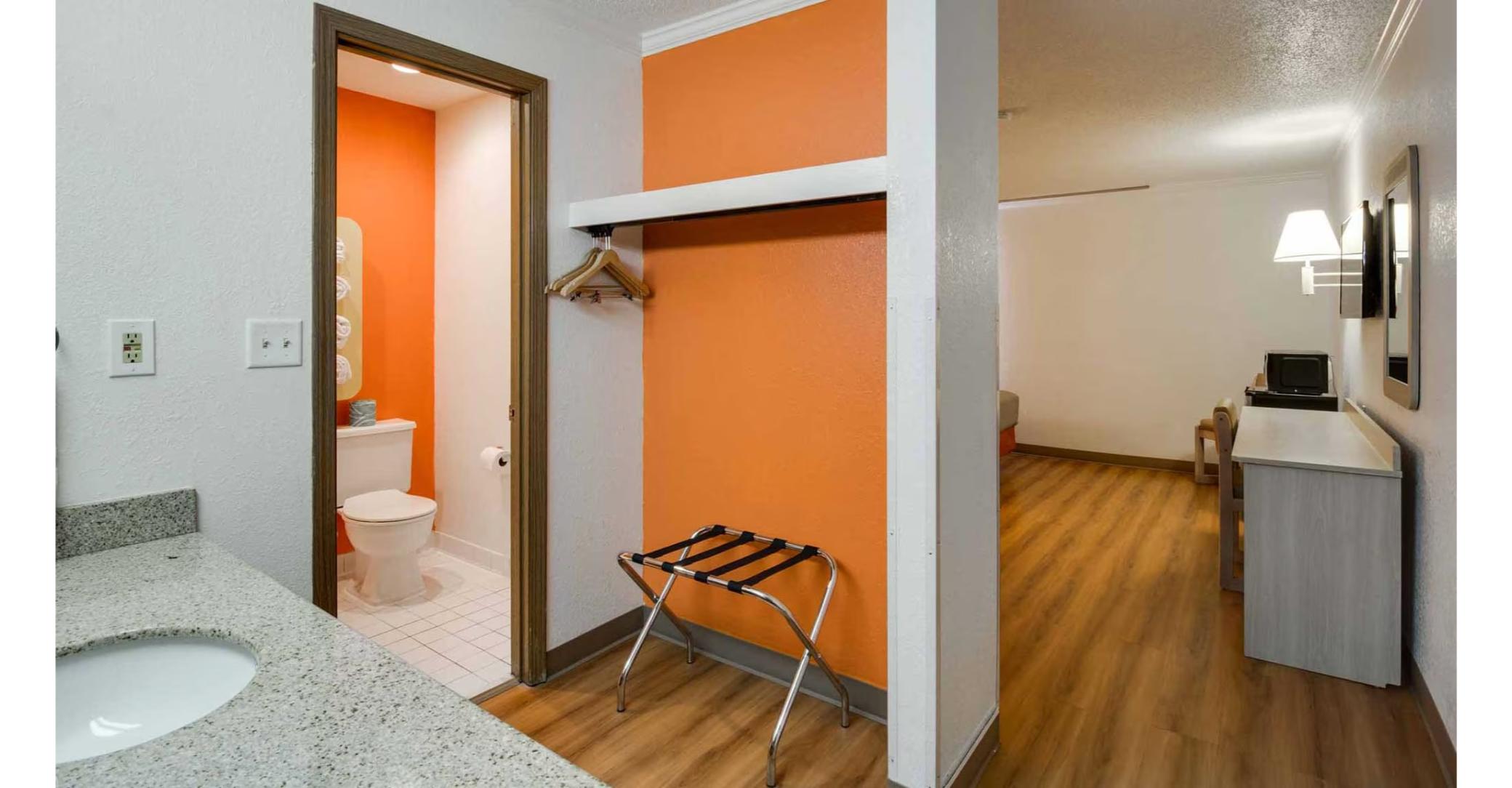 Motel6 Waukegan, IL 63/63