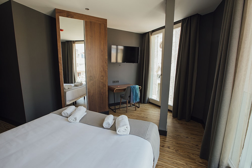 Malaga Premium Hotel 12/70