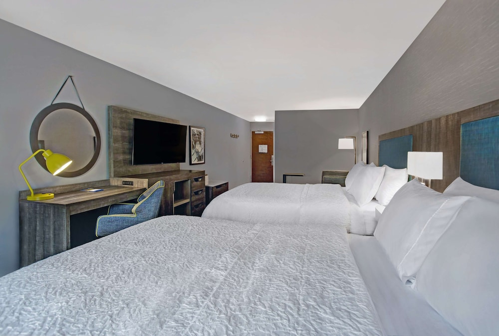 Hampton Inn Westfield 20/45
