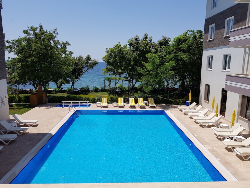Troas Beach Hotel 47/59