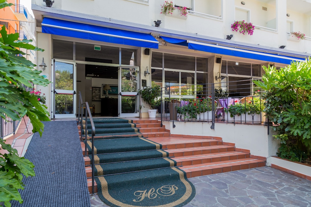 Hotel Plaza 2/22