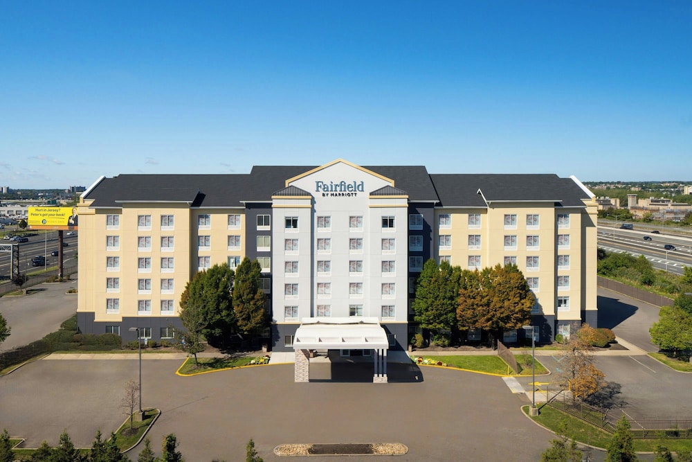 Fairfield Inn & Suites Newark Liberty International Airport in NEWARK - NJ