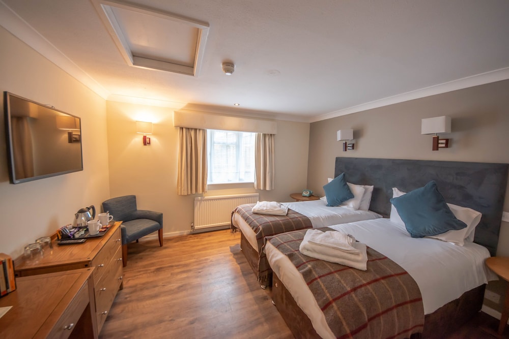 Norfolk Arms Hotel 42/55