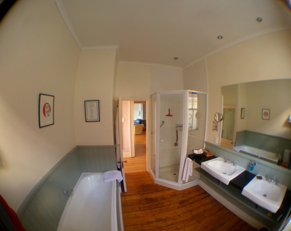 Braeside House 32/34