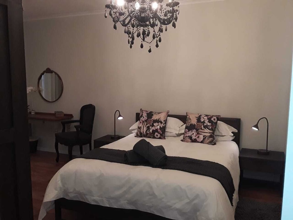 Dellville Country House & Cottages 8/50
