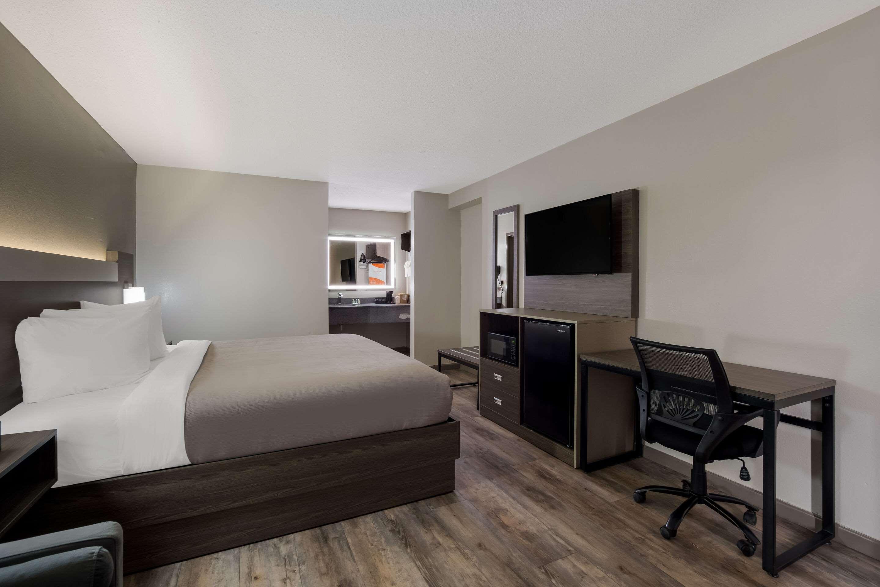 ROOM, KING BED, SMOKING