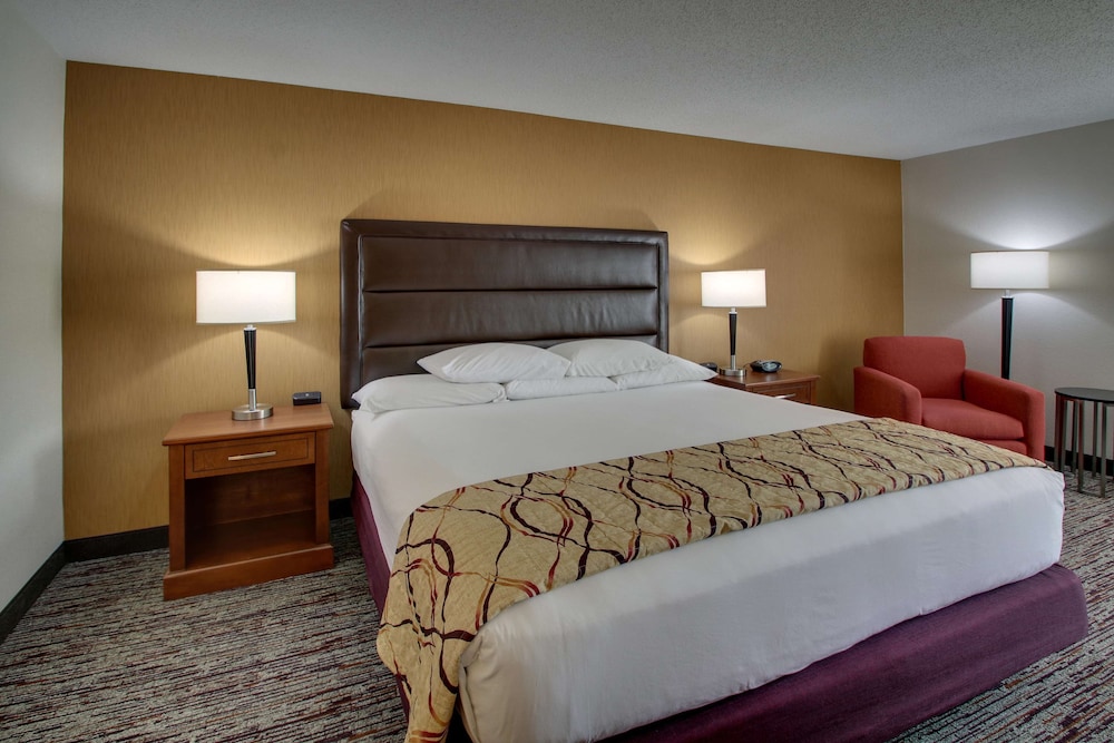 Drury Inn and Suites Bowling Green KY 11/50