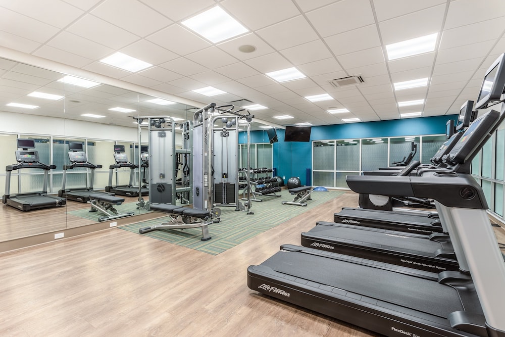 Holiday Inn Express Suites Springfield North 32/60