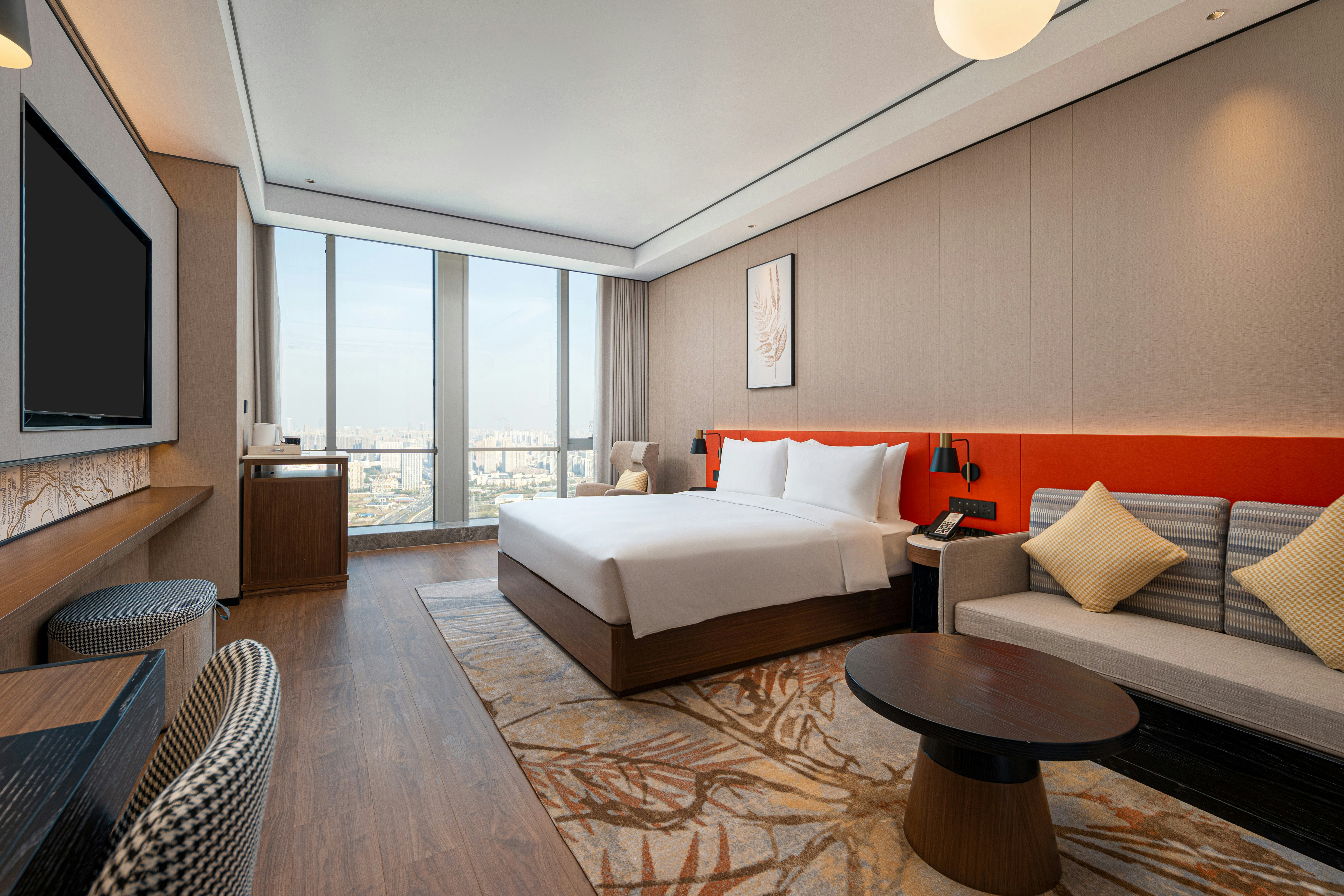 DELUXE, KING BED