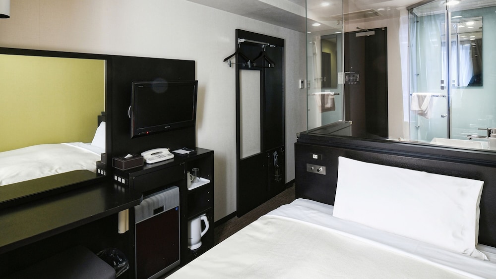 ROOM, SINGLE, SMOKING