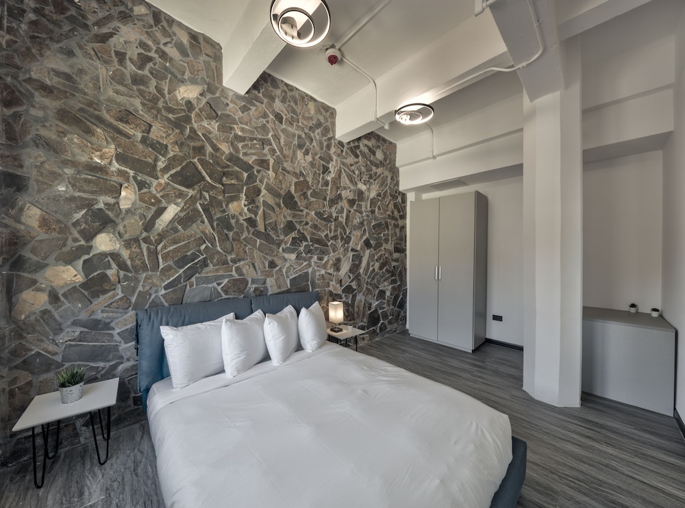 LUXURY, APARTMENT