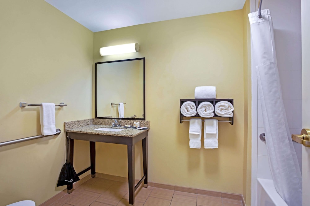 La Quinta Inn & Suites by Wyndham Pecos 29/62