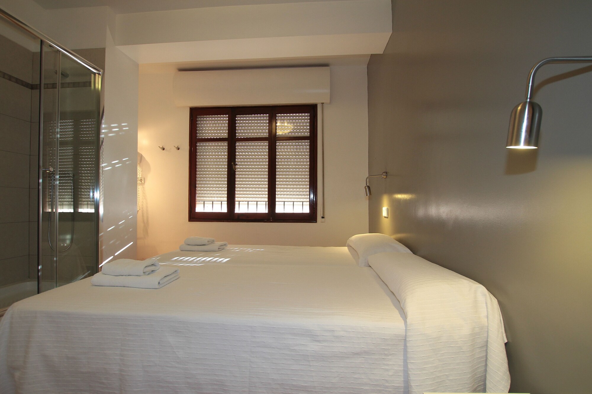 Room, Double Bed, Shared Bathroom, Apartamentos Ripoll Ibiza 3/8
