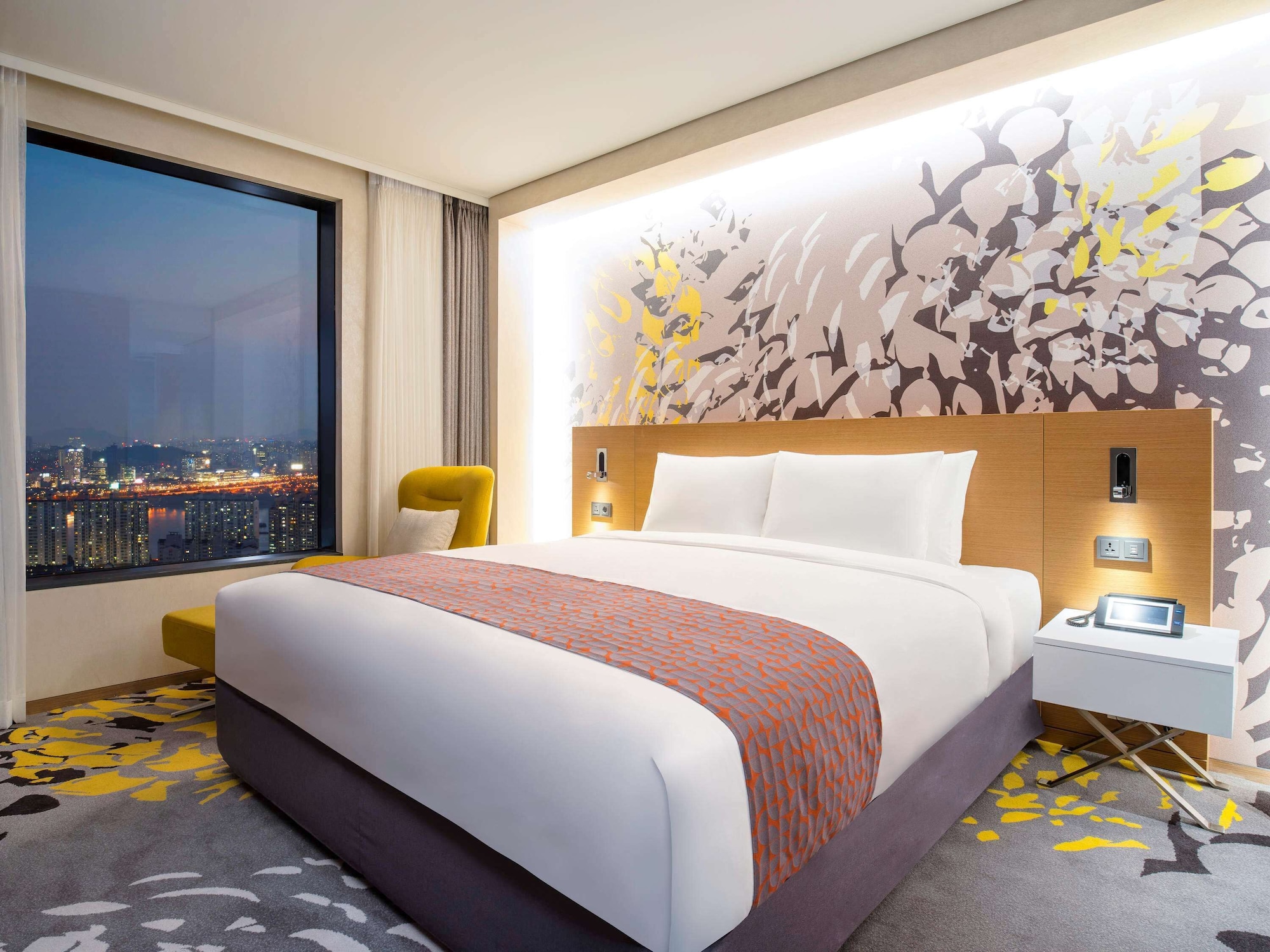 DELUXE, SUITE, KING BED