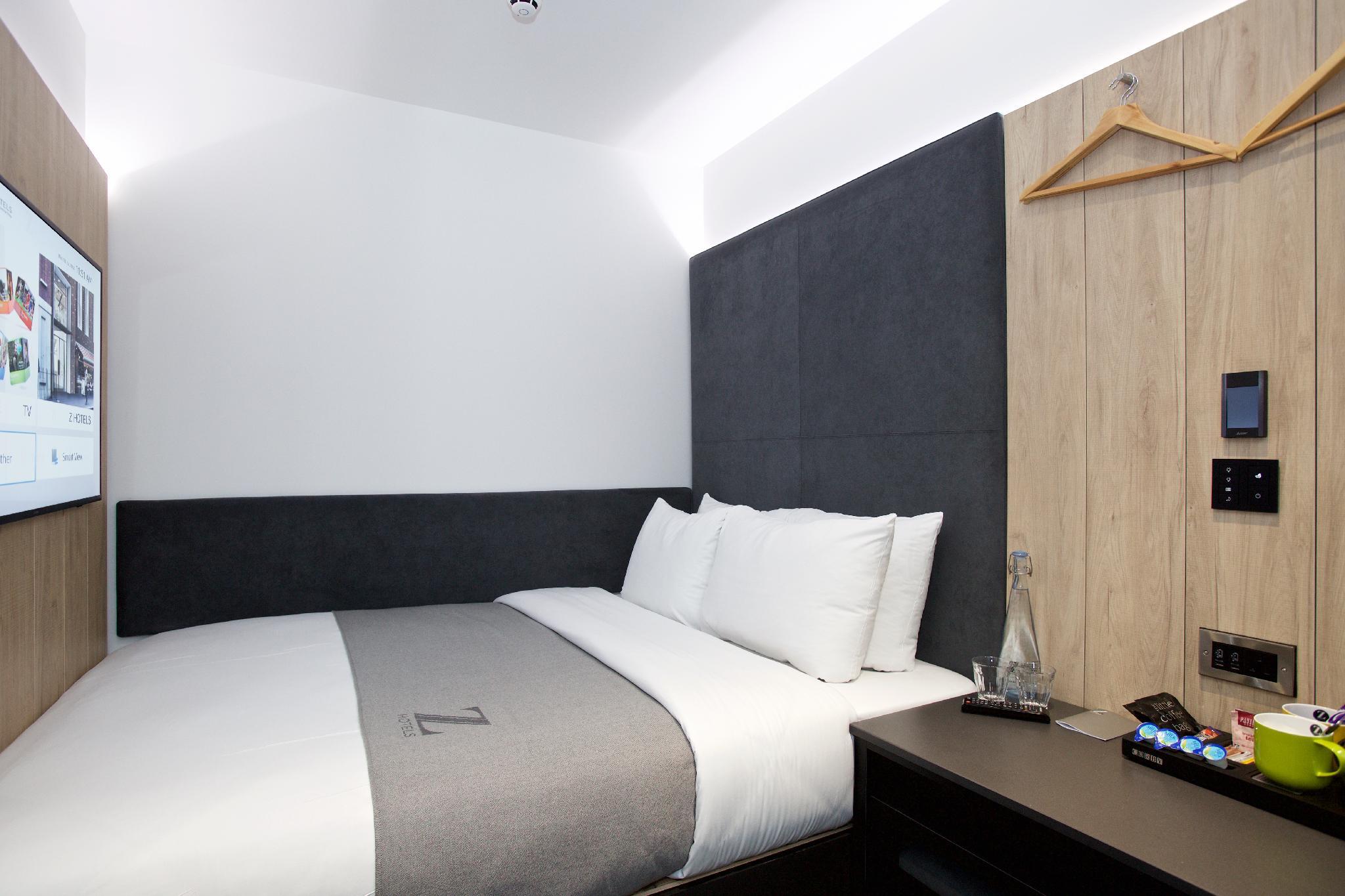 Standard, Queen Bed, No Window