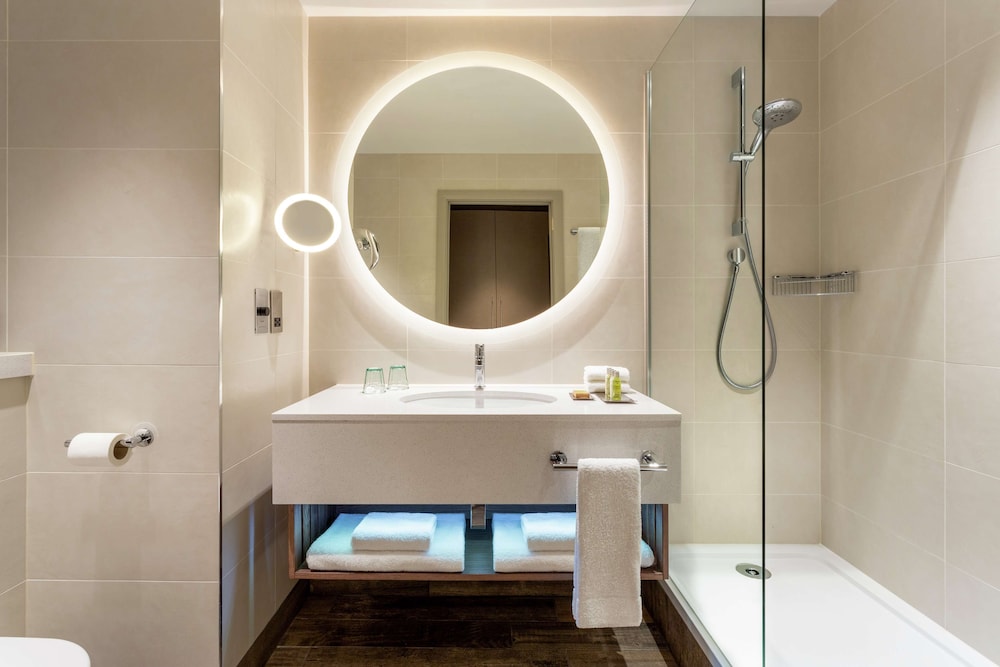 Room, Queen Bed, Peloton، Hilton Aberdeen TECA 3/3