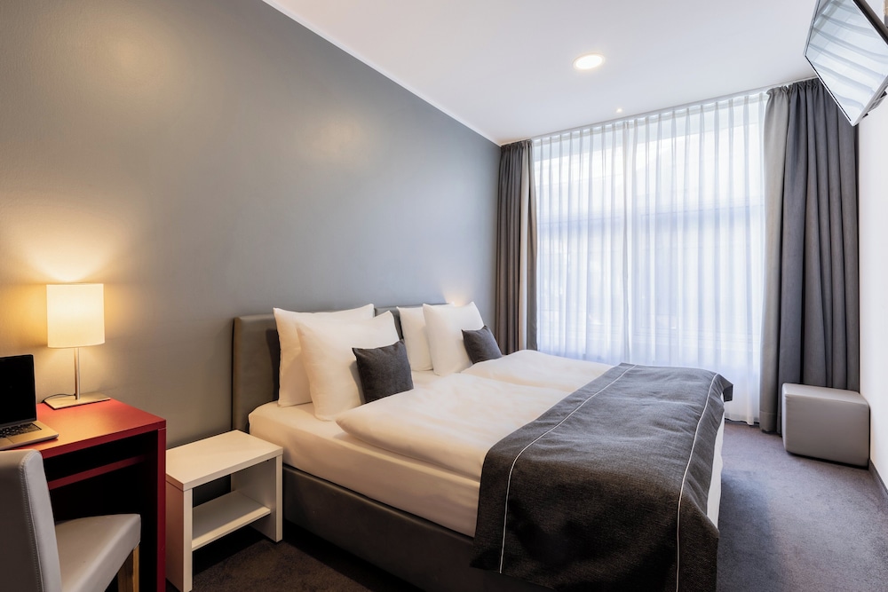 FAMILY, KING BED, SOFA
