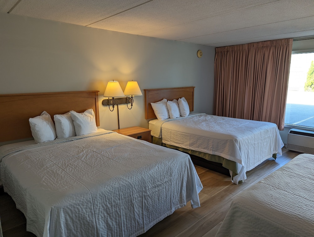 Days Inn by Wyndham Birch Run 5/36