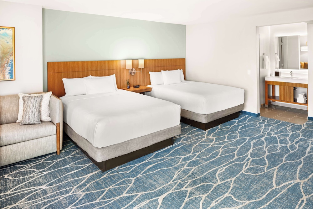 SPECIALTY, 2 QUEEN BEDS, CITY VIEW