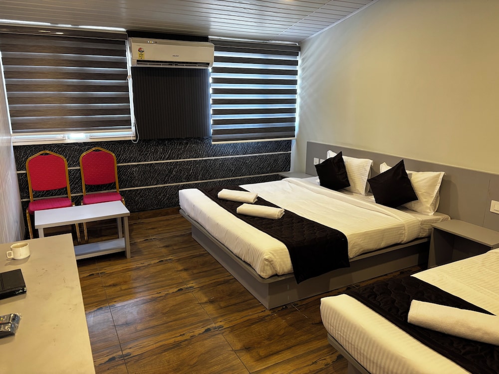 Deluxe, Triple, 1 King and 1 Single Beds, South Gate Residency 2/4
