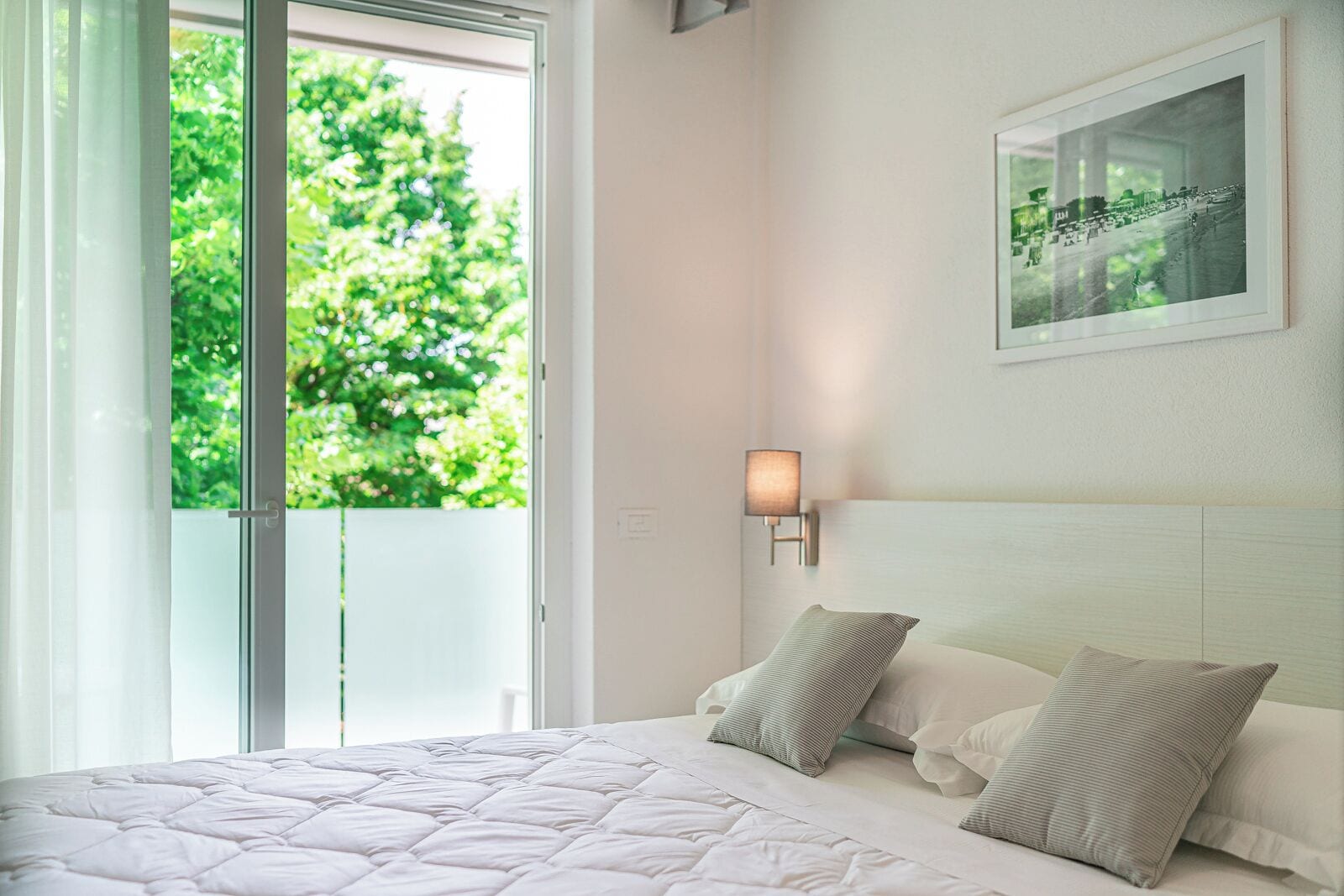 ROOM, DOUBLE BED