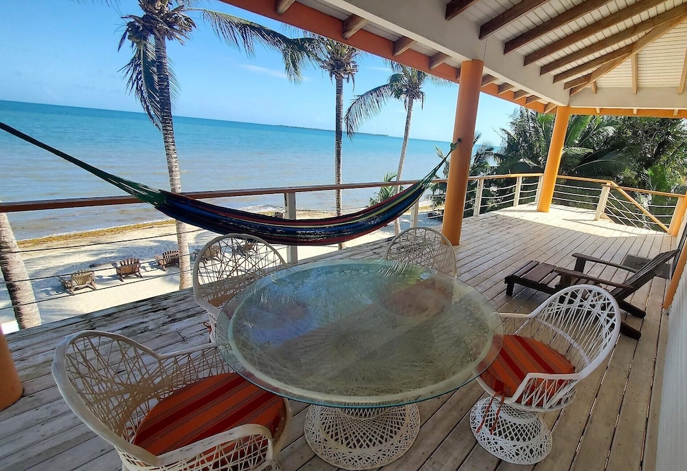 Maya Beach Hotel 40/82