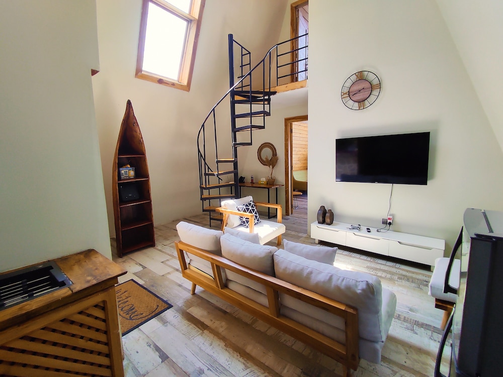 WAG HILL LODGE AND SPA 50/81