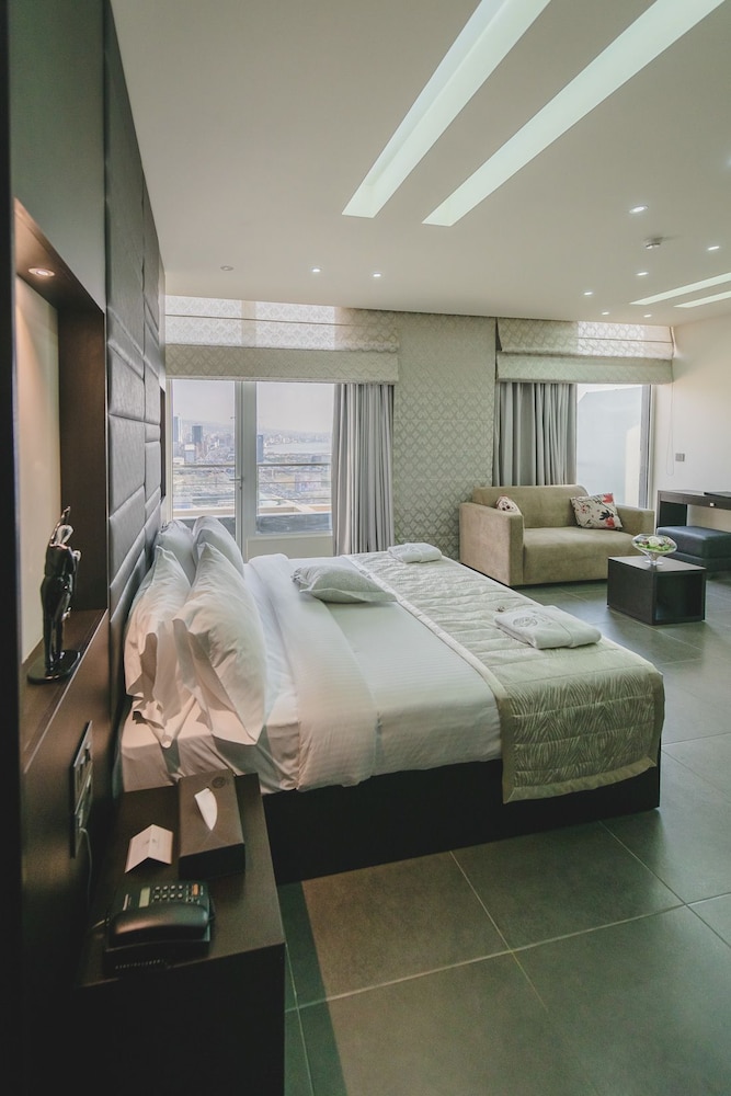 Louis V Hotel 11/68