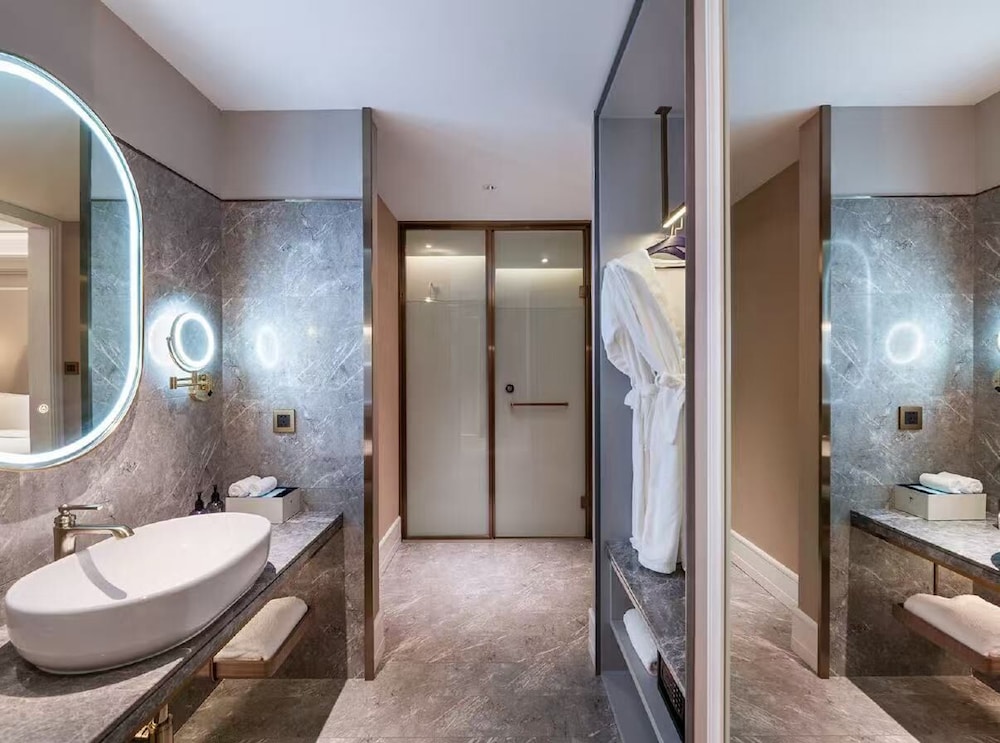 Mercure Shanghai Waigaoqiao Free Trade Zone 40/45