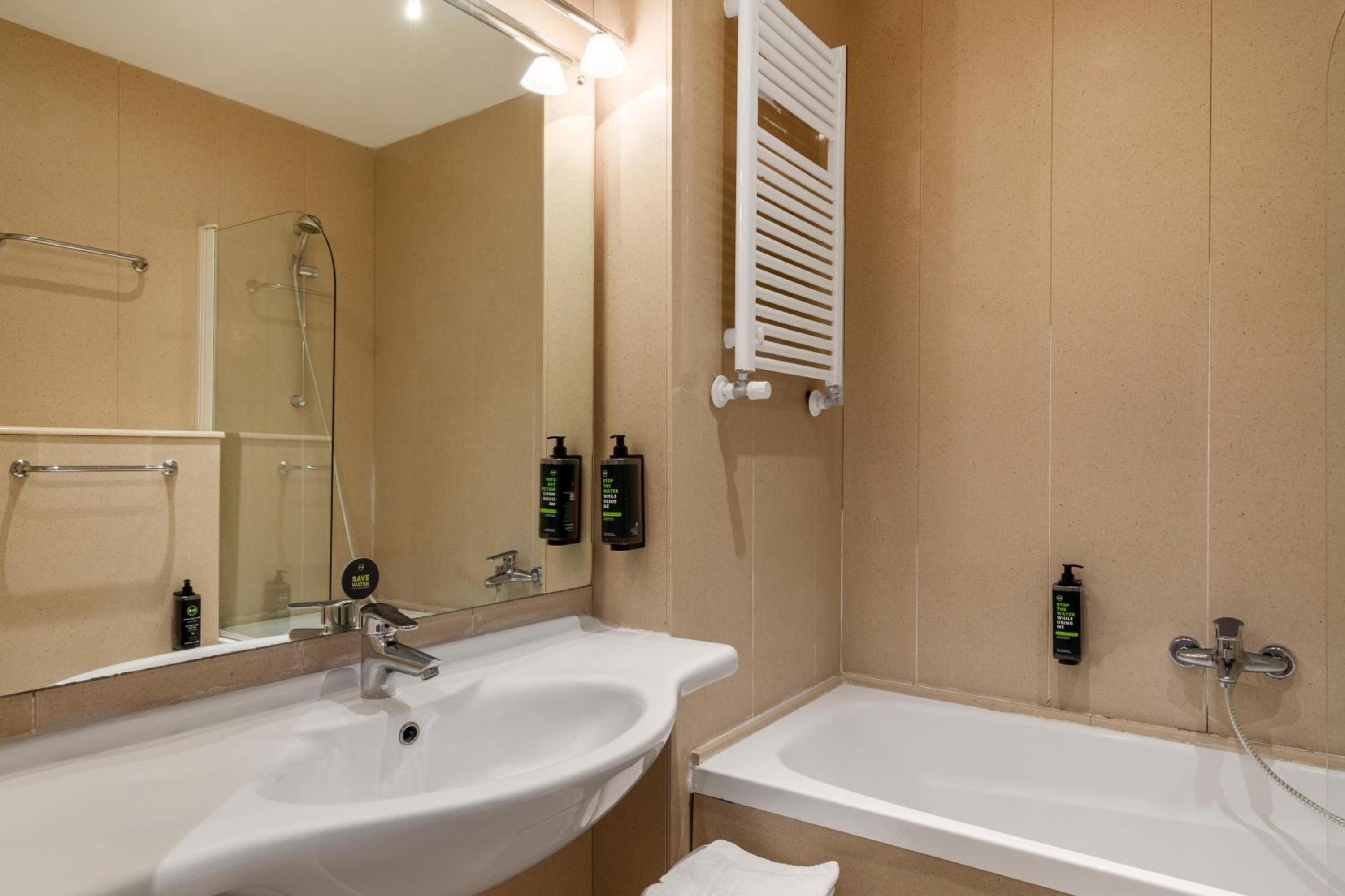 غرفة بسرير مزدوج بإطلالة على البحر، B&B Hotel Park Hotel Suisse Santa Margherita Ligure 8/10