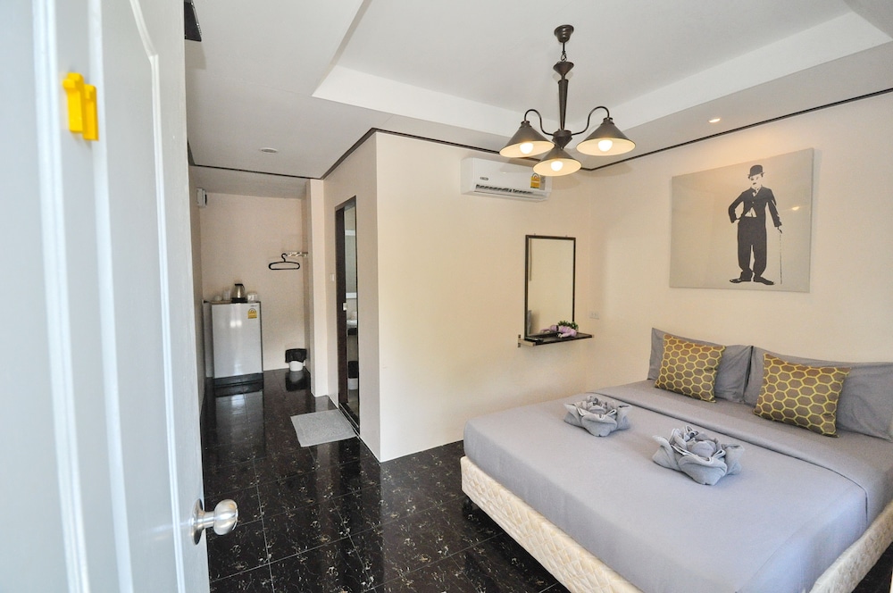 Side Walk Boutique Hotel 20/50