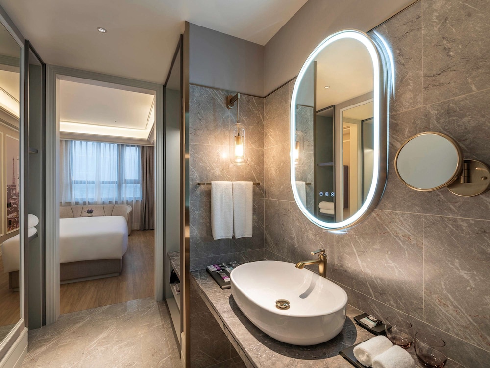 Mercure Shanghai Hongqiao Central 39/41