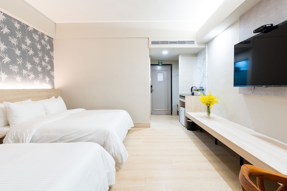 BASIC, QUADRUPLE, 2 DOUBLE BEDS