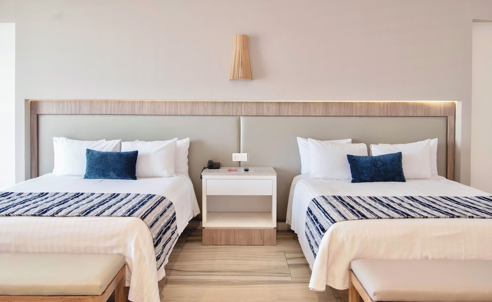 Hotel Velvet Plaza 27/64