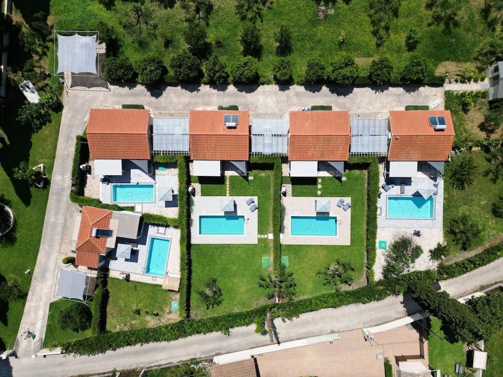 Cypress Garden Villas 3/50