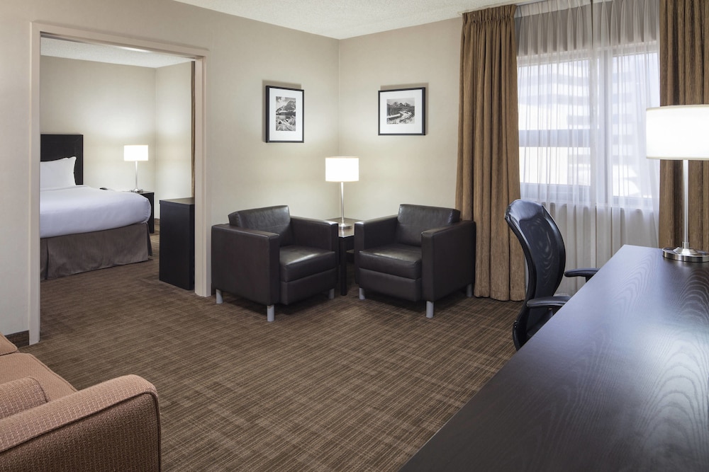 Delta Hotels Calgary Airport In Terminal 16/23