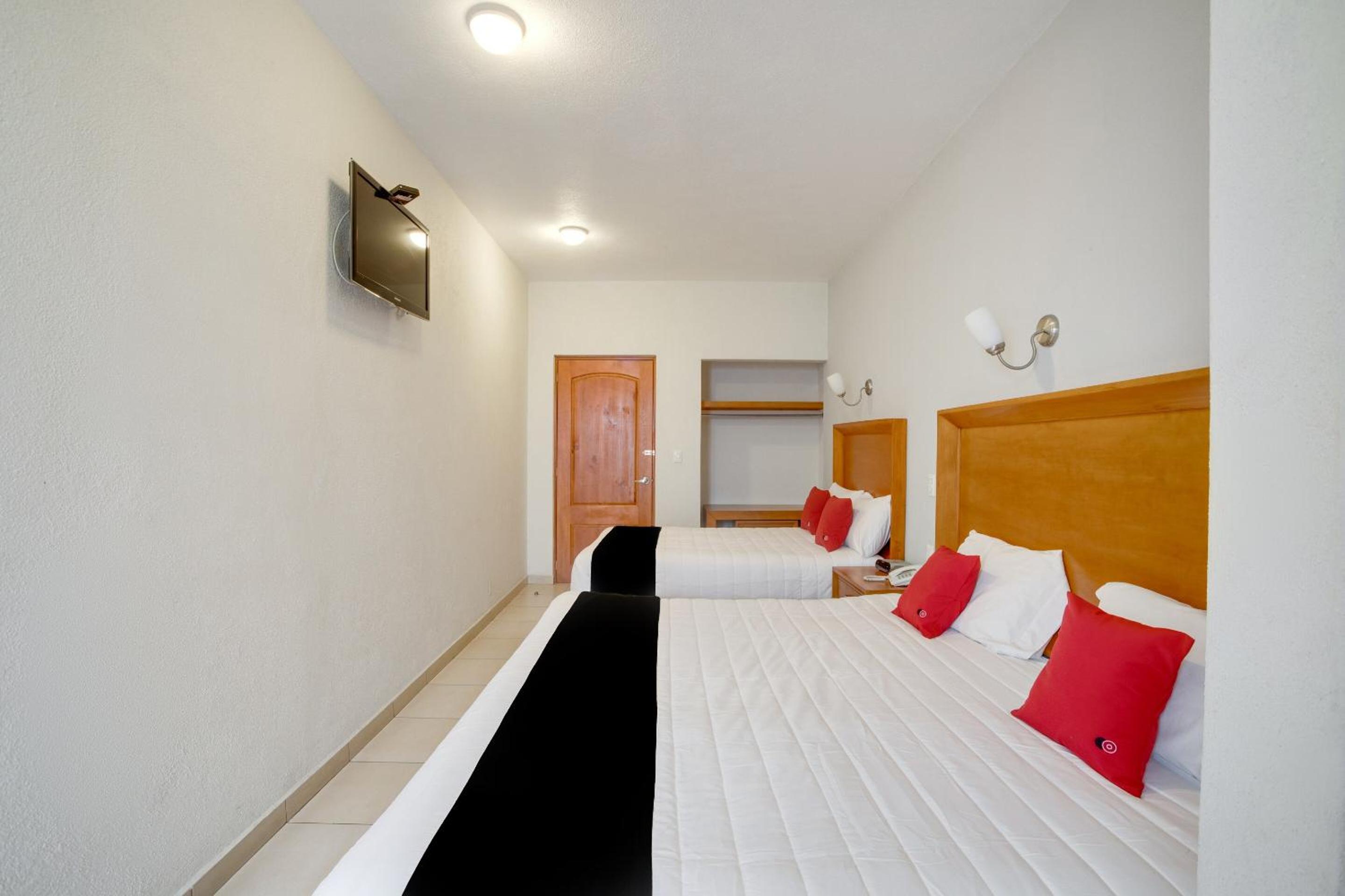 Hotel Patzcuaro 3/56