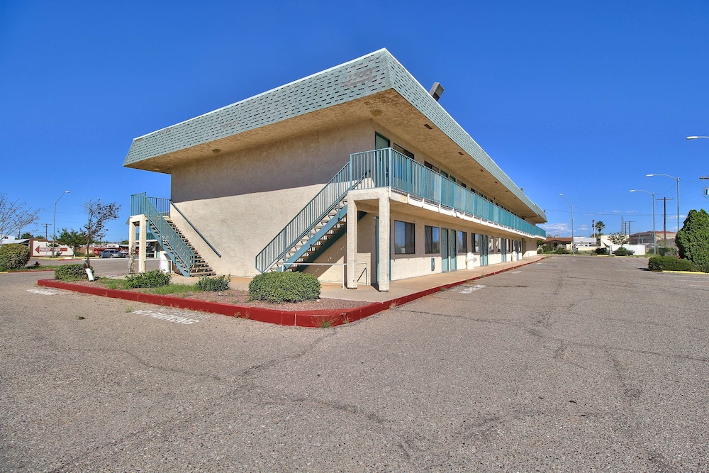 Motel6 Douglas, AZ 8/59
