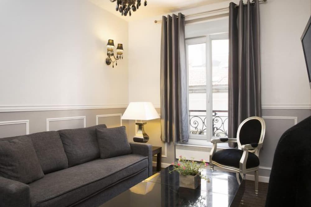 Bastille Hostel 29/47
