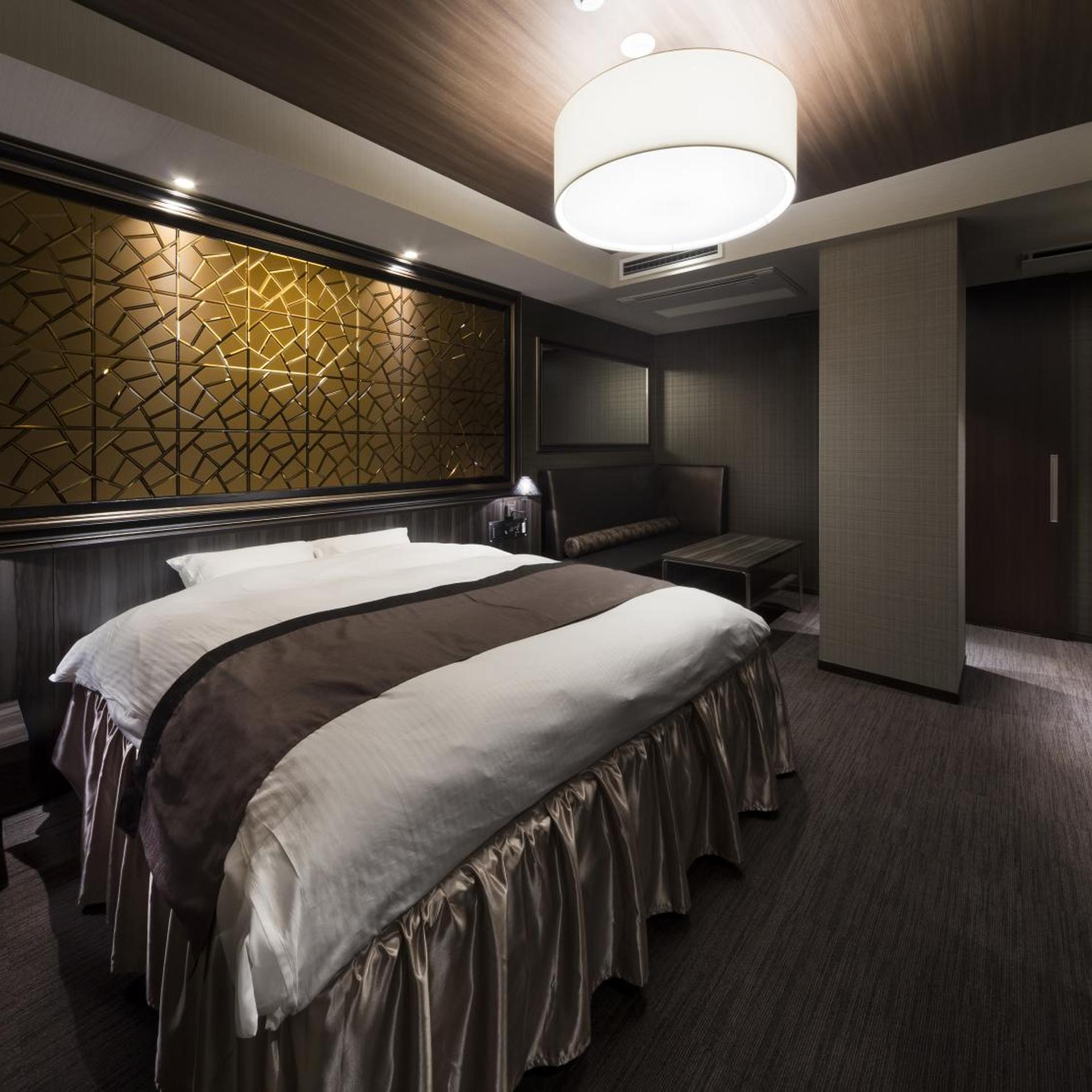 DELUXE, KING BED