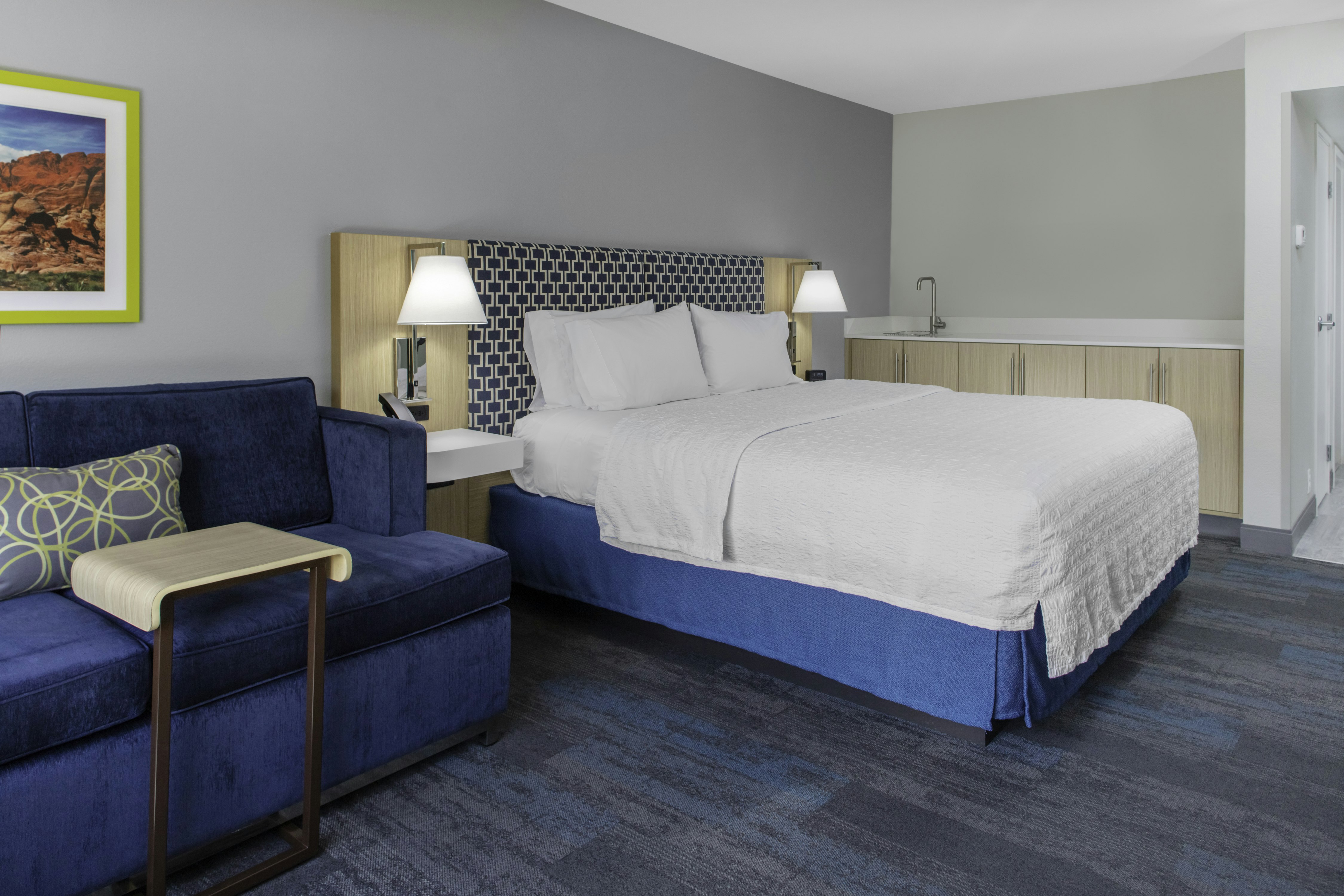 ROOM, KING BED, LARGE