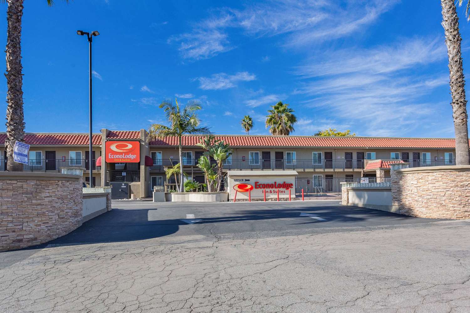 Econo Lodge Inn & Suites Escondido Downtown 36/48
