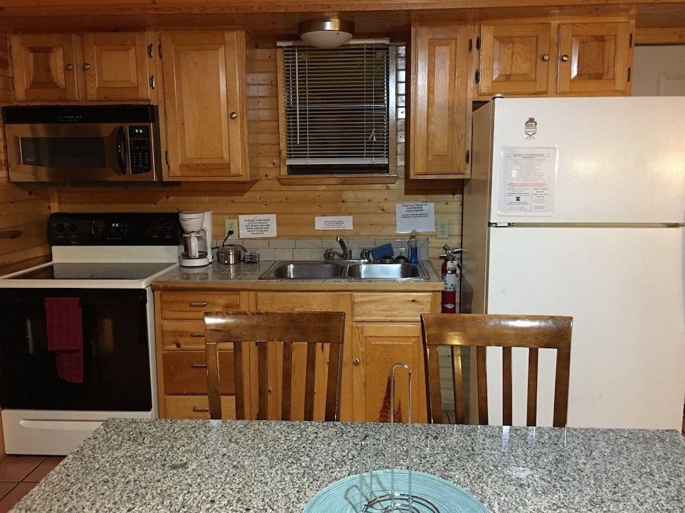 Frio Springs Lodges 4/50