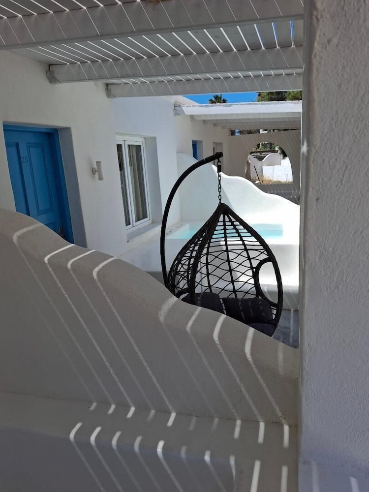 Santorini Breeze 2/22