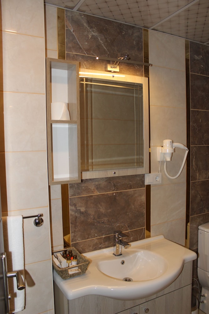 Azd House Hotel 48/50